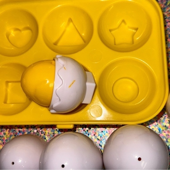 Tomy Hide N Squeak Eggs 1993 Kids Learning Matching Colors Sounds Toy Sensory - Picture 11 of 11